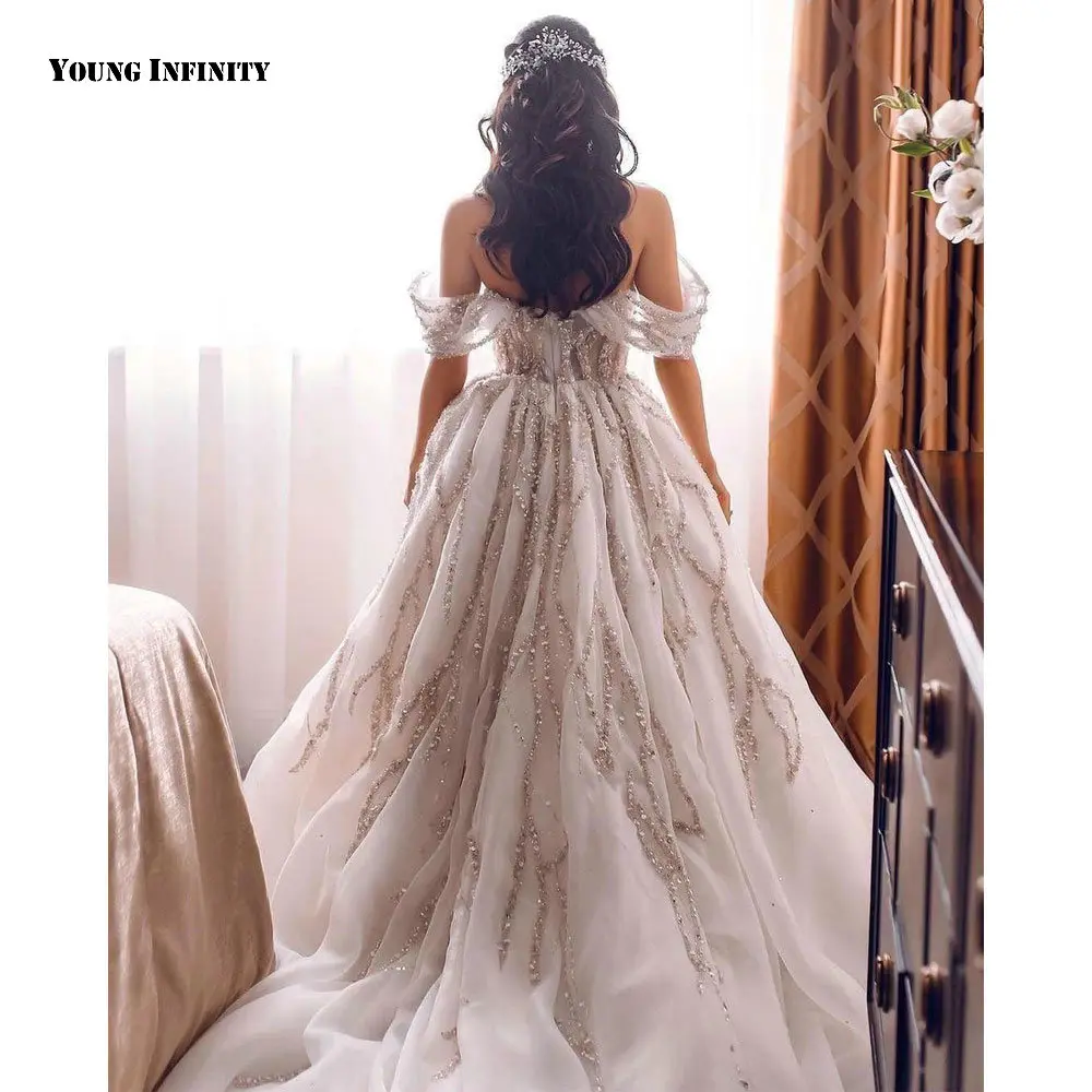 Luxury Ball Gown Wedding Dresses 2021 Sleevess Bridal Gown Illusion Back Sweetheart Cathedral Train Beaded White Plus Size Bride