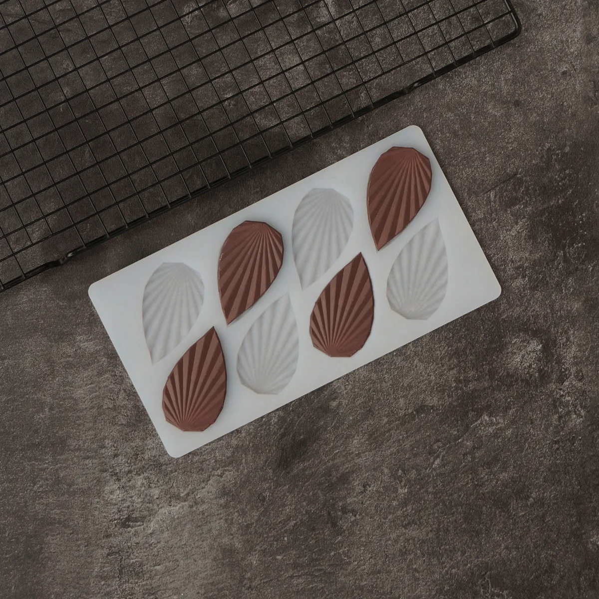 

Ruffled Leaf Shape Chocolate Mold Cake Decorating Tools Leaves Shape Silicone Transfer Sheet Baking Stencil Chablon