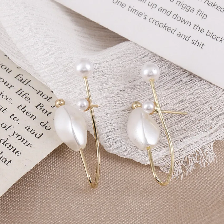 

FYJS Unique Light Yellow Gold Color Geometric Shape Pearls Stud Earrings for Party Gift Jewelry