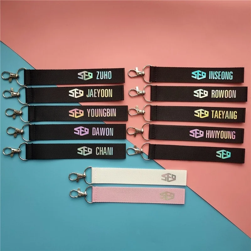 

KPOP SF9 Combination Laser Colorful Mobile Phone Rope Name Strip ROWOON Peripheral Keychain Pendant DAWON Chain