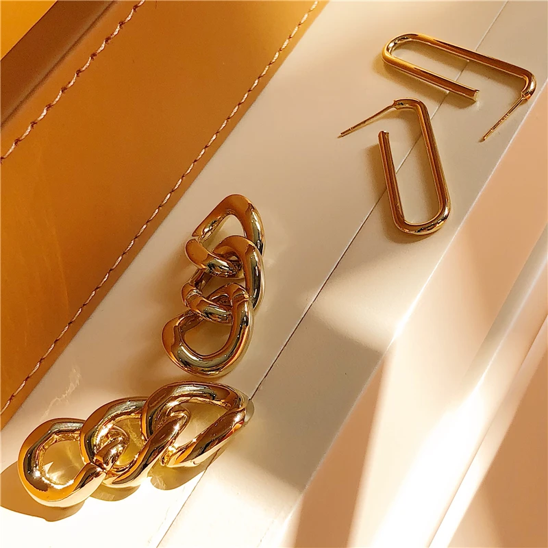 

Small metal feeling light European and American ultra light chain design no burden exaggeration wear more Earrings