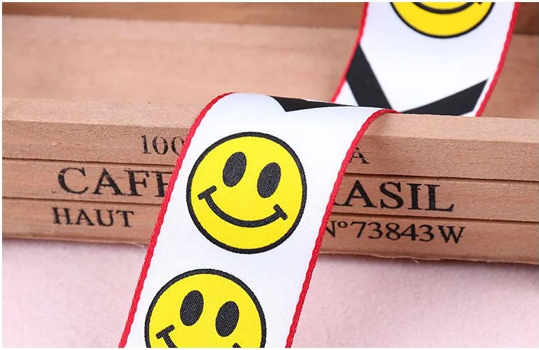 

4cm White SMILE Webbing Printed Fabric Grosgrain Ribbon Geschenk band Craft Supplies DIY Stain band Organza Ribbon Silk Ribbon
