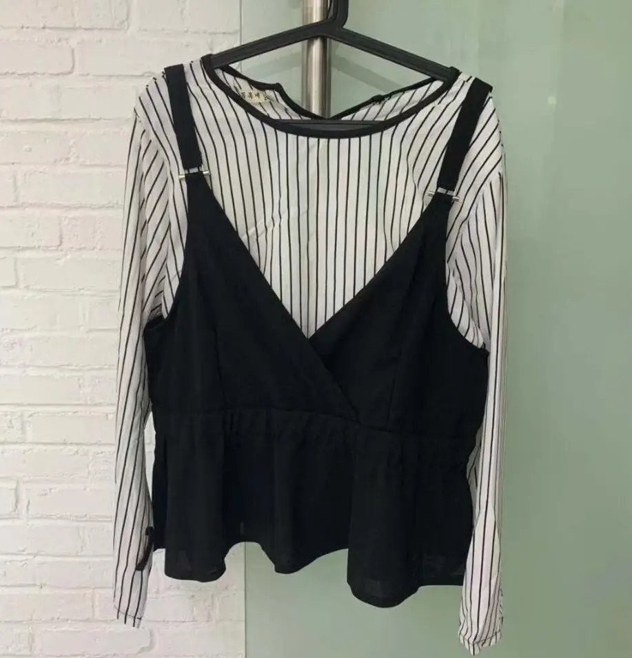 Осенний женский костюм из двух предметов топ в полоску с круглым вырезом и