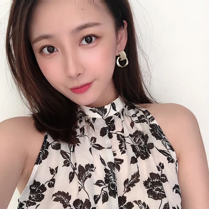 

Fashion Simple Geometric Circular Delicate Opal Earrings Stone Minimalist Style Round Earrings for Women Wedding Accessories 888