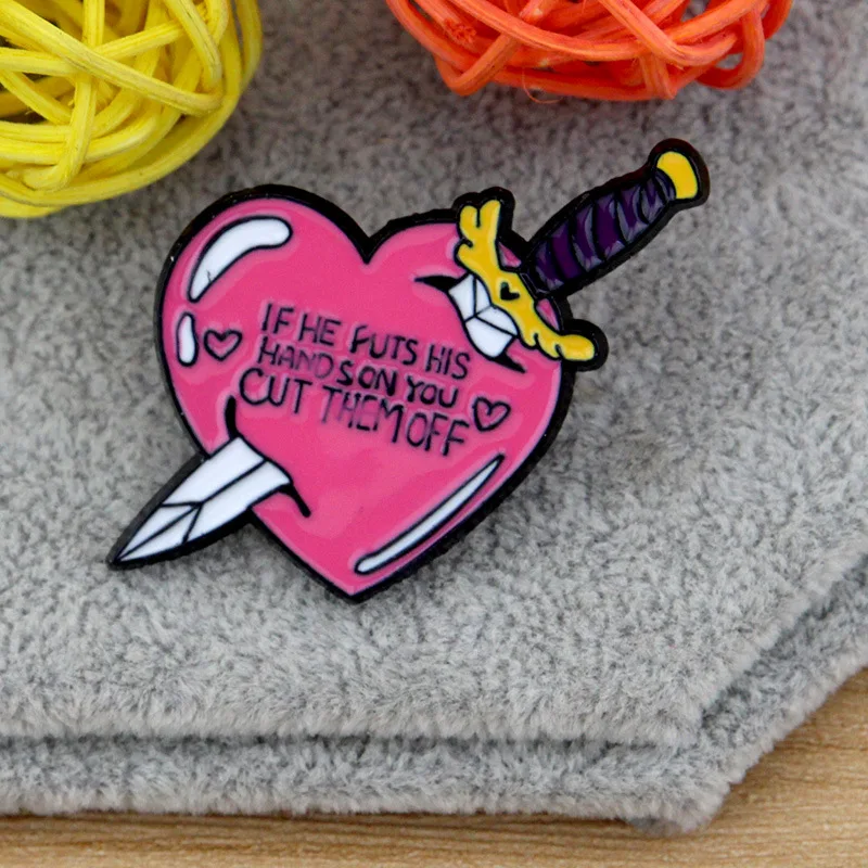 Тренд феминизм брошь с принтом букв Красная лента любви кинжал губная помада