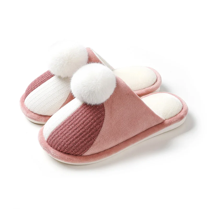 Женские хлопковые тапочки разных цветов домашние с милыми помпонами теплые в