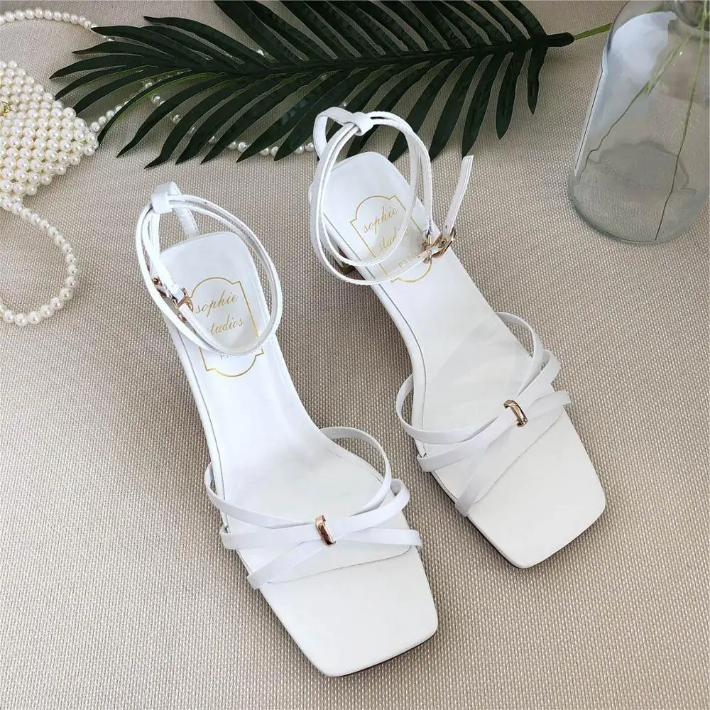 Женские босоножки на среднем каблуке с открытым носком в Корейском