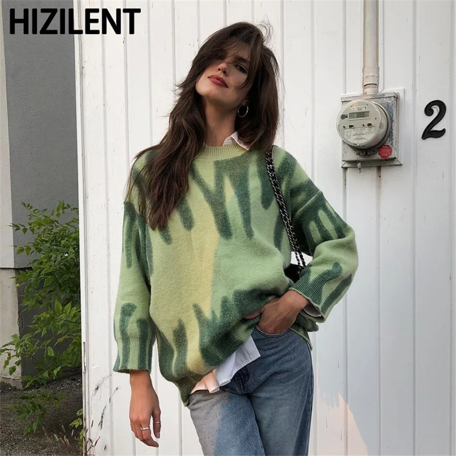 

Пуловер женский зимний оверсайз с круглым вырезом и принтом в зеленую полоску