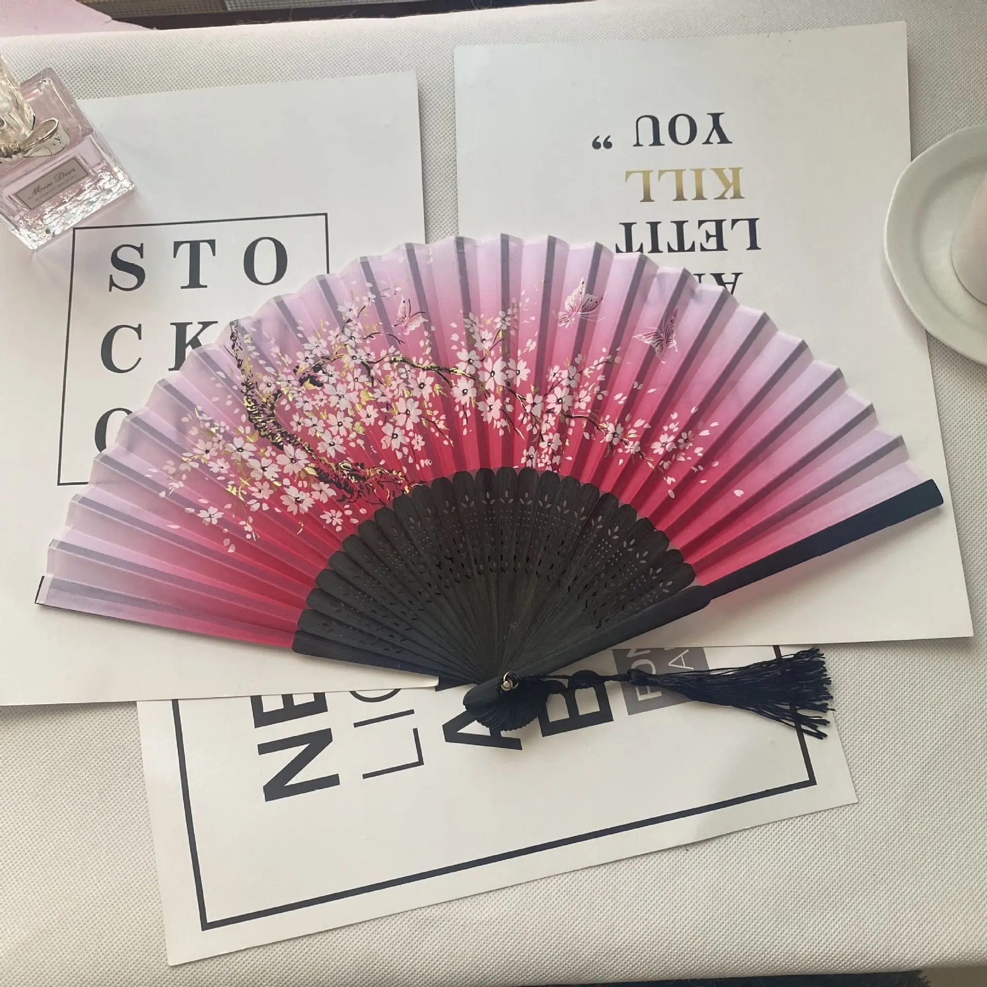 

Folding Fan Dance Fan Home Decoration, Summer Portable Fan Wind Gadget Can Be Folded Suitable for Dancing, Gift To Friends