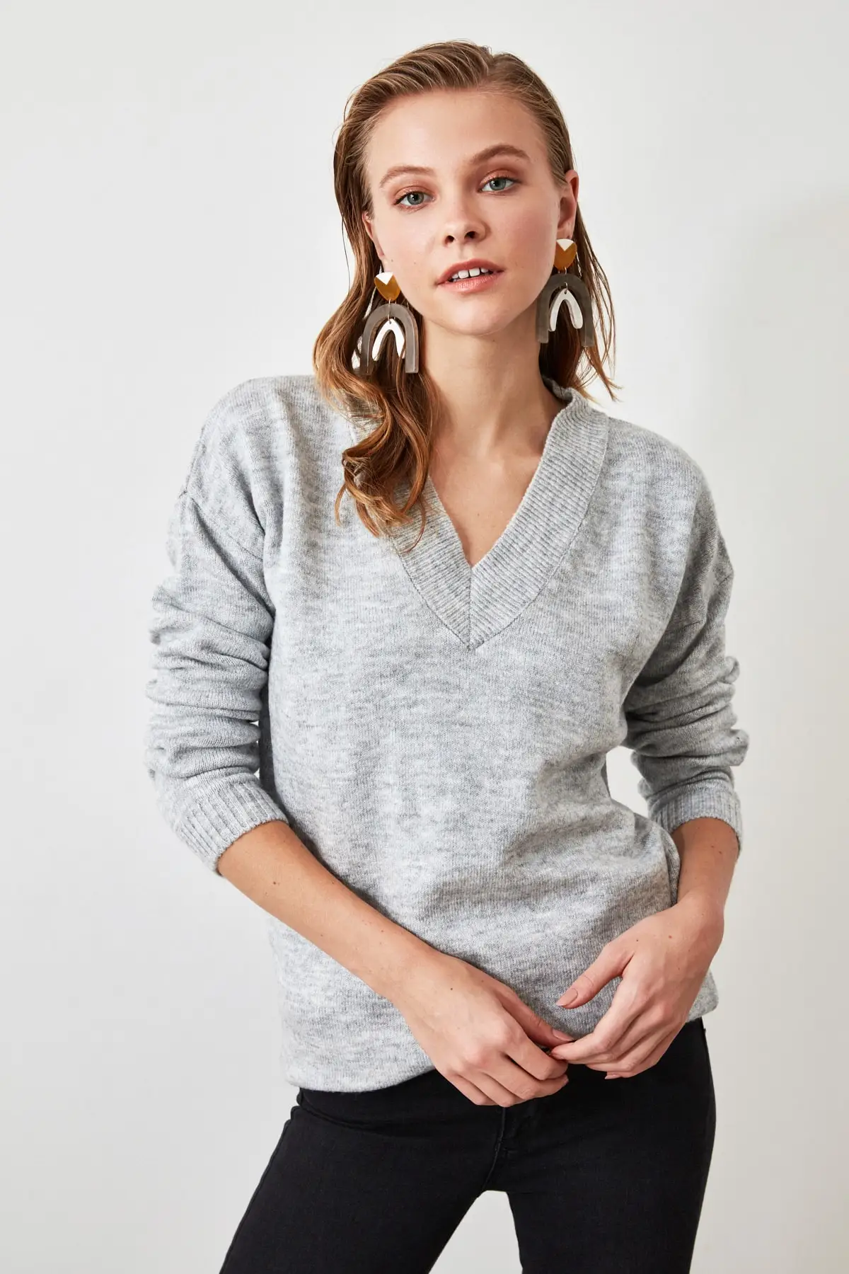 

Trendyol V Collar Knitwear Sweater TWOAW21KZ0433