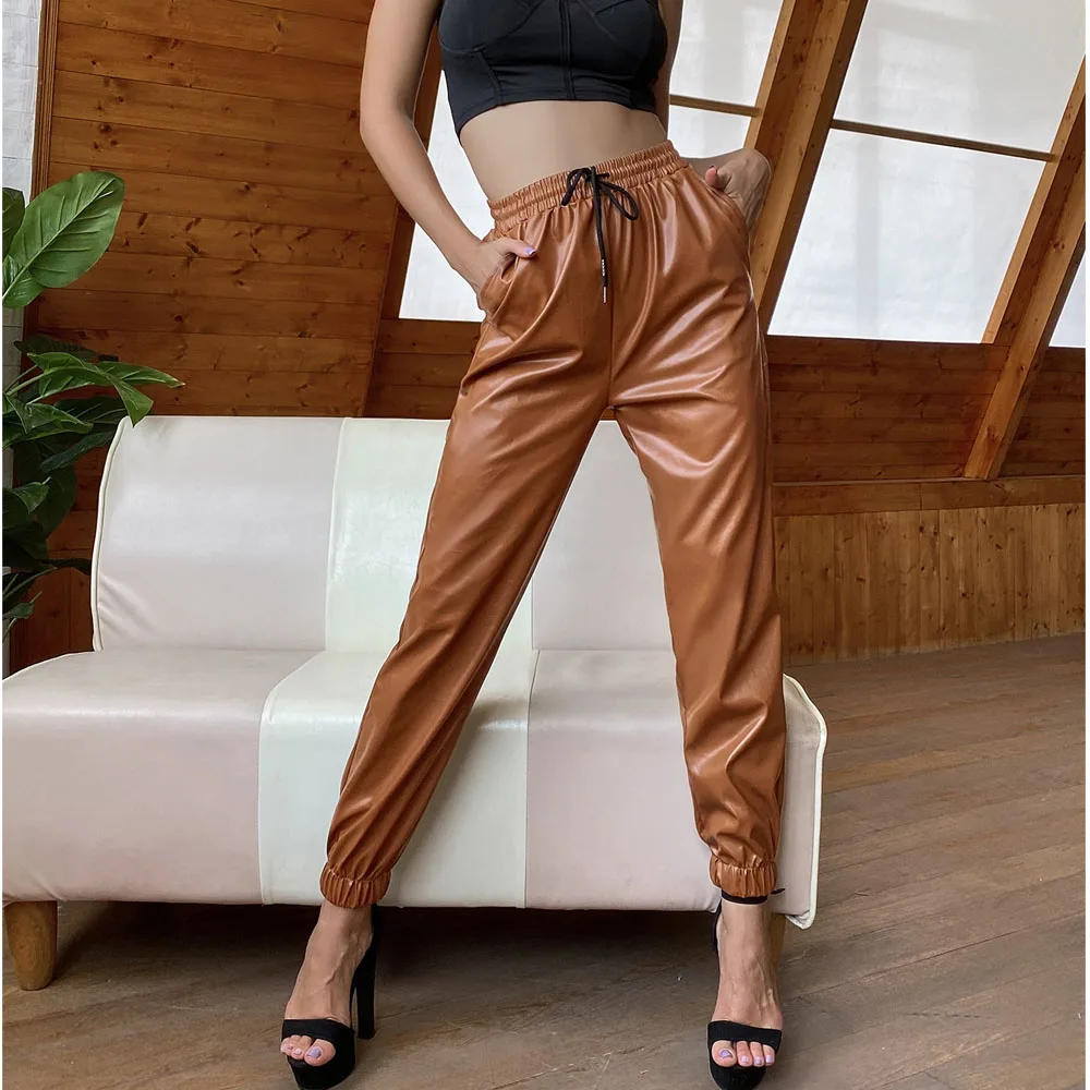 Штаны спортивные женские из искусственной кожи на осень/зиму с завышенной талией