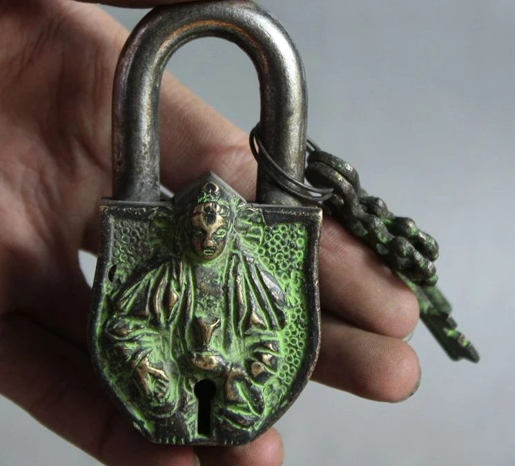 

Бесплатная доставка, старый тибетская Тантра, буддизм, статуя бога Будды из чистой бронзы, замок с защелкой и набор ключей