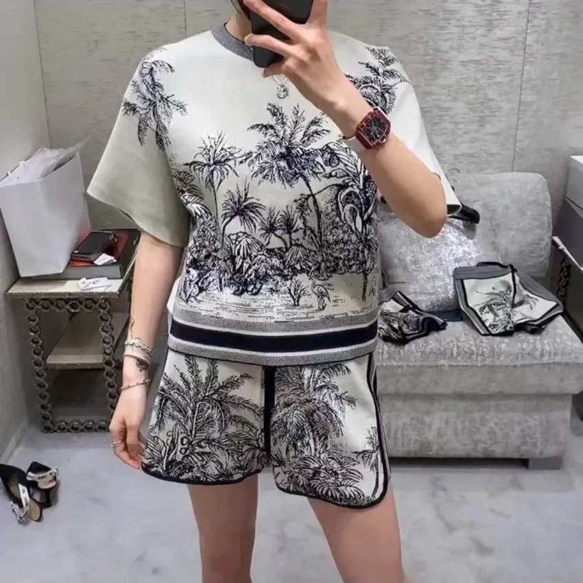 

Summer NEW Women Fashion Luxury Brand Short Set Short Sleeve O-neck Loose Plus Size T-Shirt + Elastic Waist Shorts knitted Sets