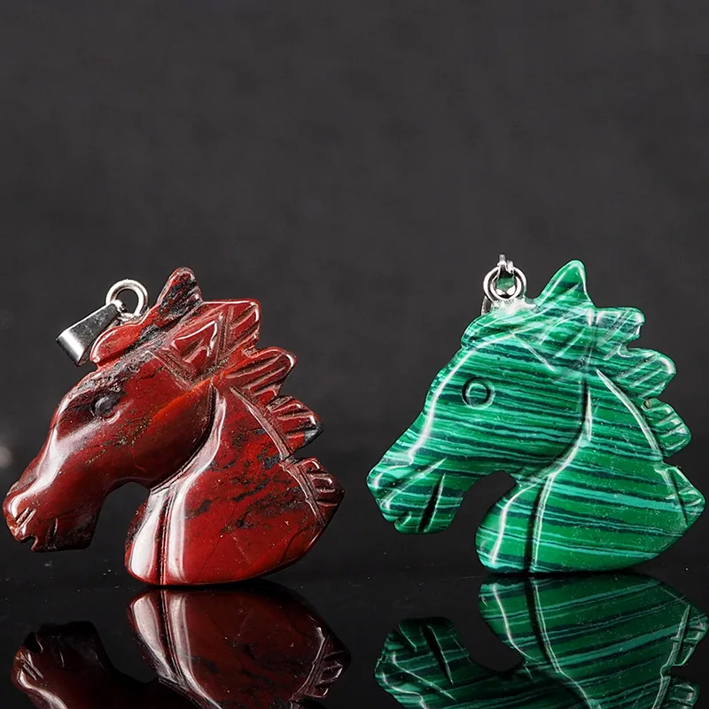 Ожерелье из натурального хрусталя с резным подвеска в форме лошадиной головы для