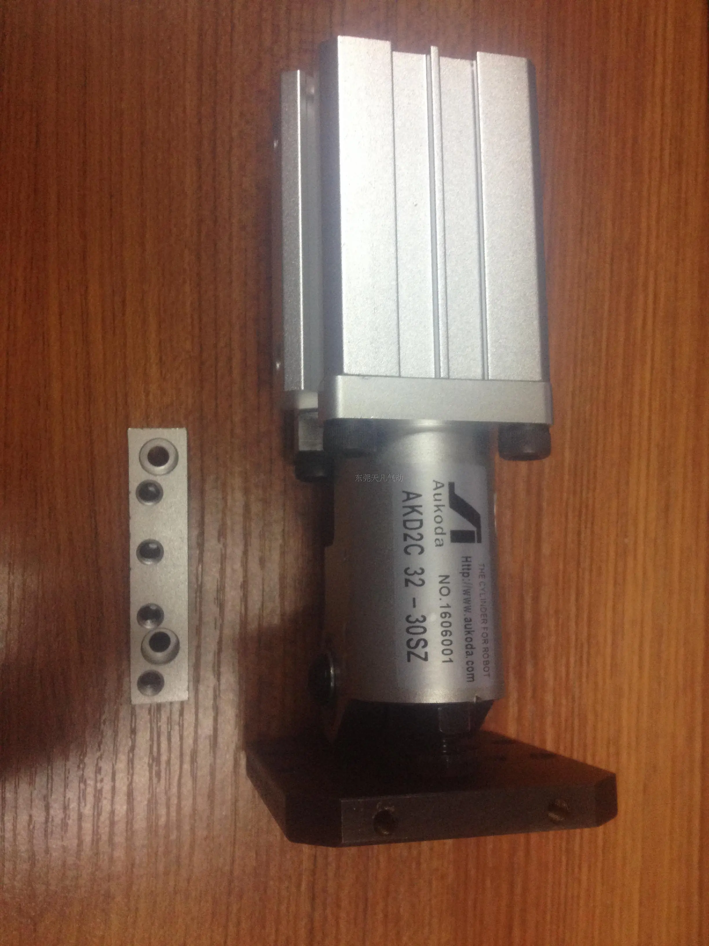 

Цилиндр манипулятора AKD2C 32-30SZ