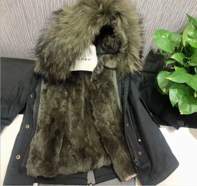 Black top green fur Г. Детские куртки из натурального кроличьего меха зимние пальто для девочек со съемной подкладкой из натурального меха, куртка для малышей меховой воротник енота - Цвет: Black top green fur