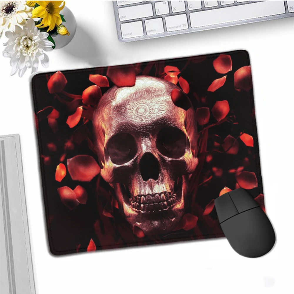 

30x25cm Dark Horror Skull Anime Mouse Mat Smooth Writing Pad Desktops Mate Gaming Mouse Pad kawaii small mouse pad