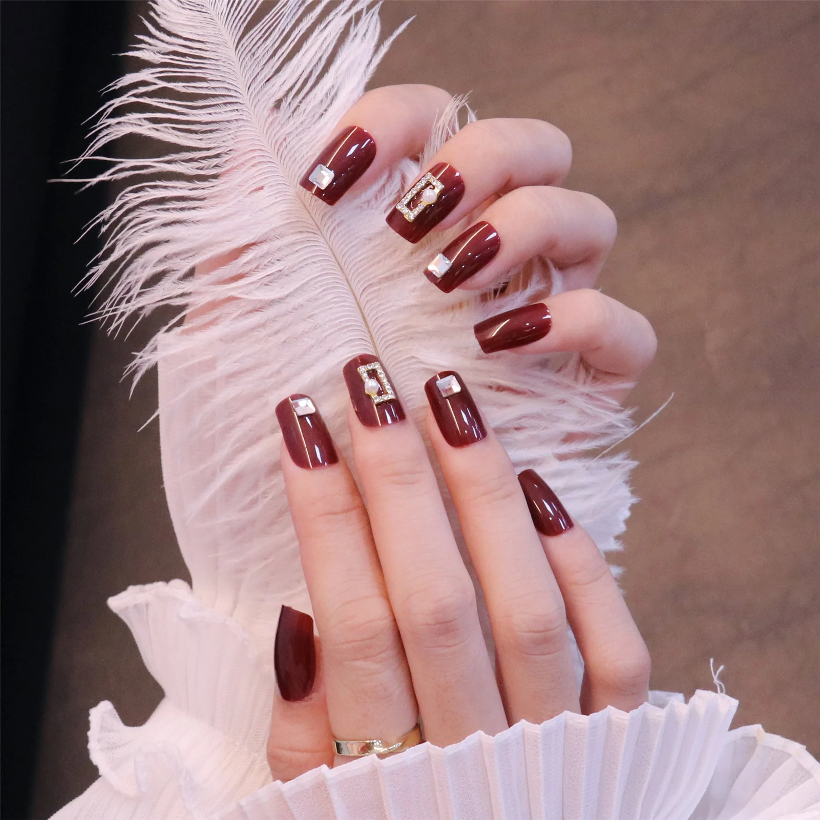 

24pcs Pre Decorated Nails Red Diamonds Wear Long Paragraph Fashion Manicure Patch False Nails Save Time Wearable Nail Patch Tn
