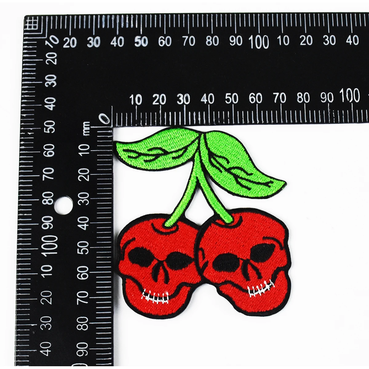 Забавный патч вишневого цвета с вышивкой в форме черепа наклейки Утюг На пришить