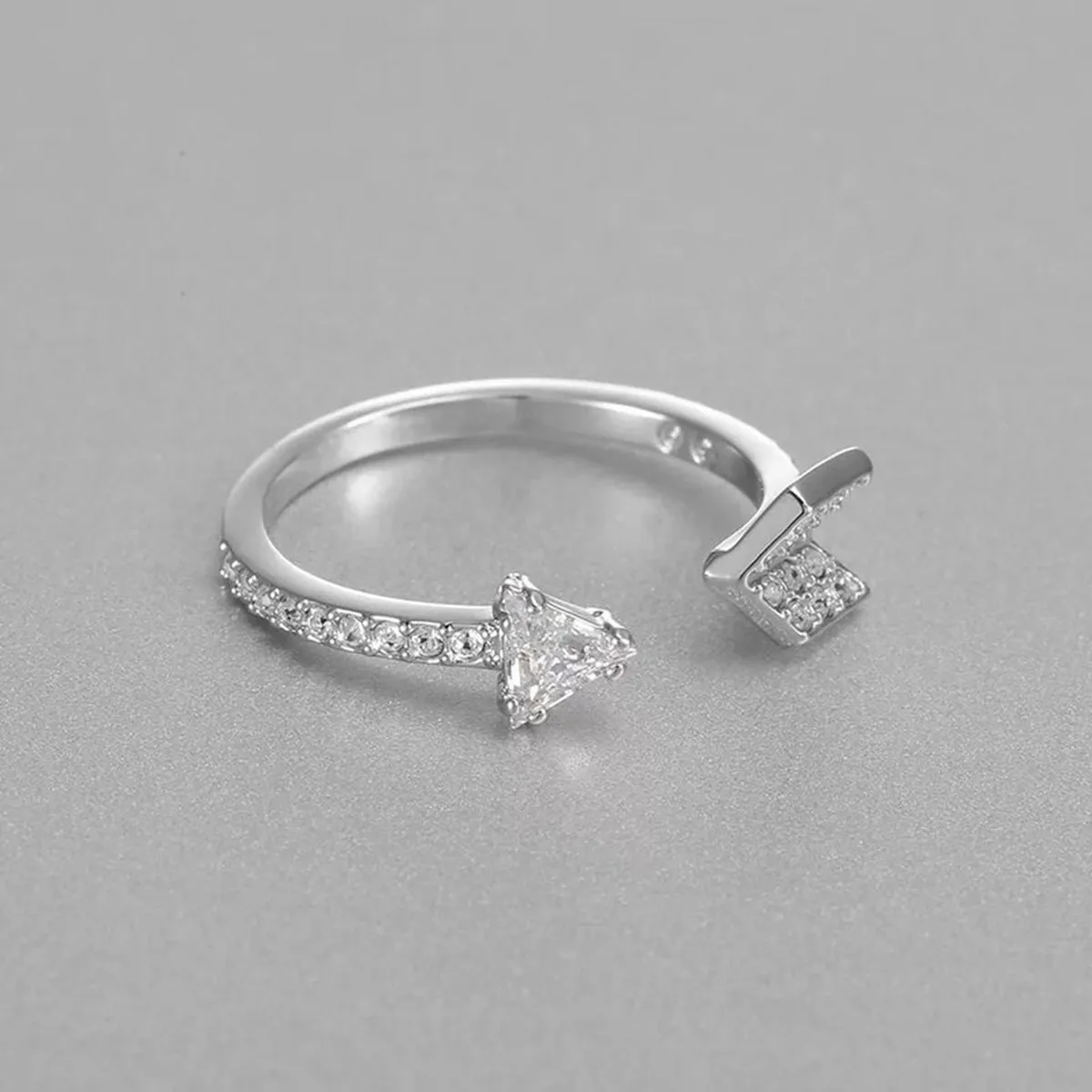 

High Quality SWA Simple Design Elegant Adjustable Arrow Lady Ring Charming Fashion Jewelry