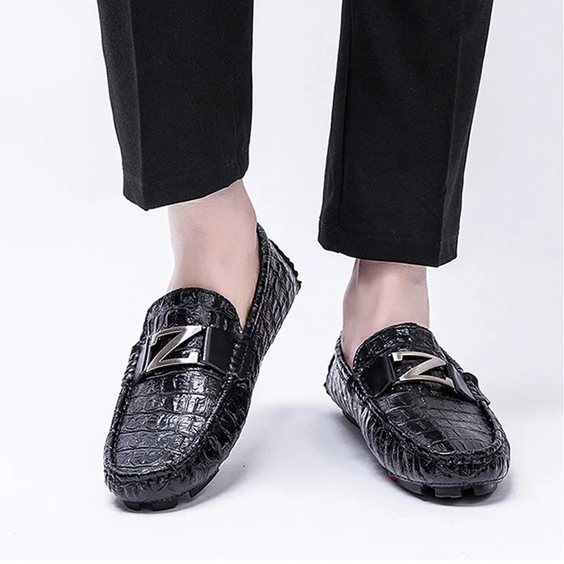 

2019 Luxury Brand Men Loafers Soft Leather Men Casual Shoes Male Driving Shoes Black White KA1134