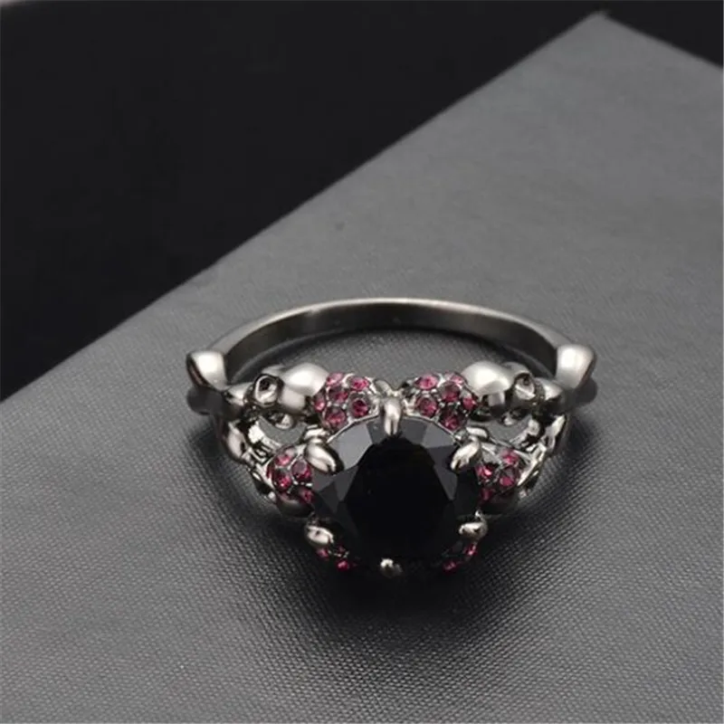 

Luxury Punk Skull Head Retro Ring Europe America Hip Hop Crystal Ring for Women Nightclub Female Accessories