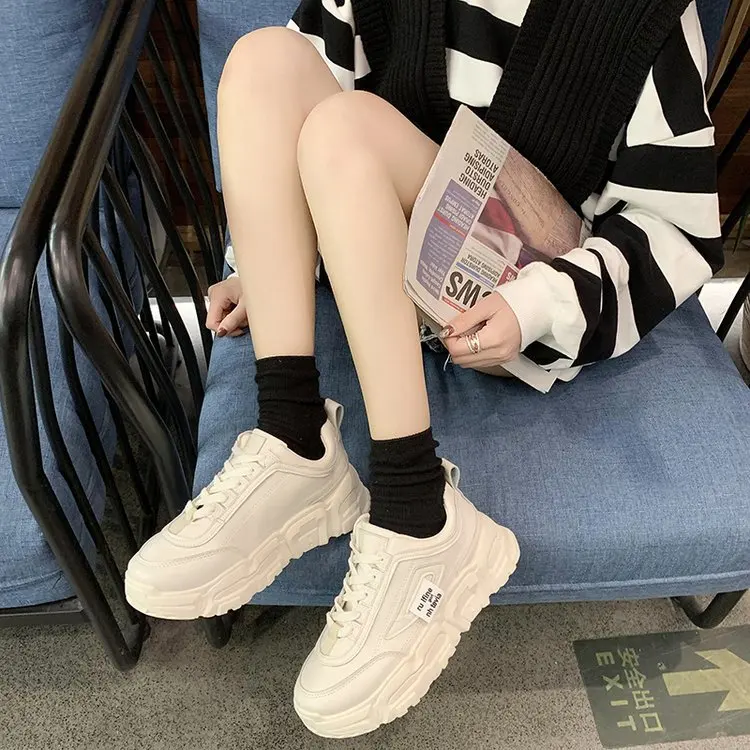 Новинка весны 2020 года Разноцветные Женские кроссовки Модные женские на толстой