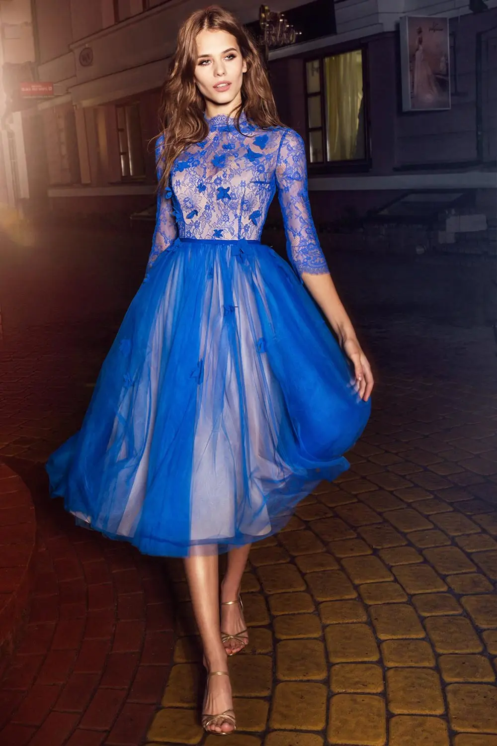 Женское вечернее платье до середины икры синее кружевное для выпускного вечера с