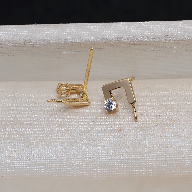 Рисунок 4 - Оригинальные золотые серьги в форме сердца AU 750 18K