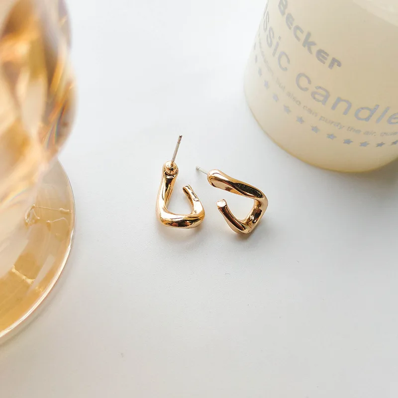 

Cool wind irregular geometric Earrings simple temperament Earrings 2020 new fashion personality fashion earrings net red