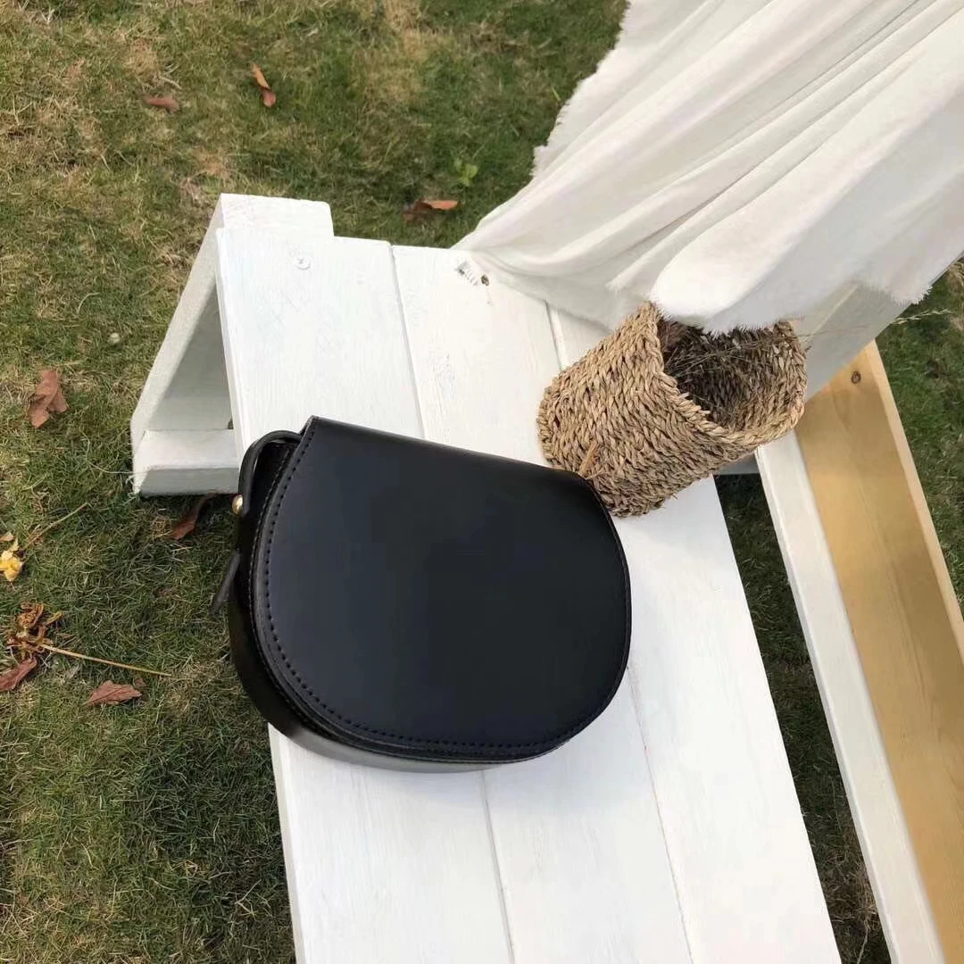 

Retro Crossbody Bags for Women Soft Leather Round Design Flap Shoulder Bag Mini Phone Purses