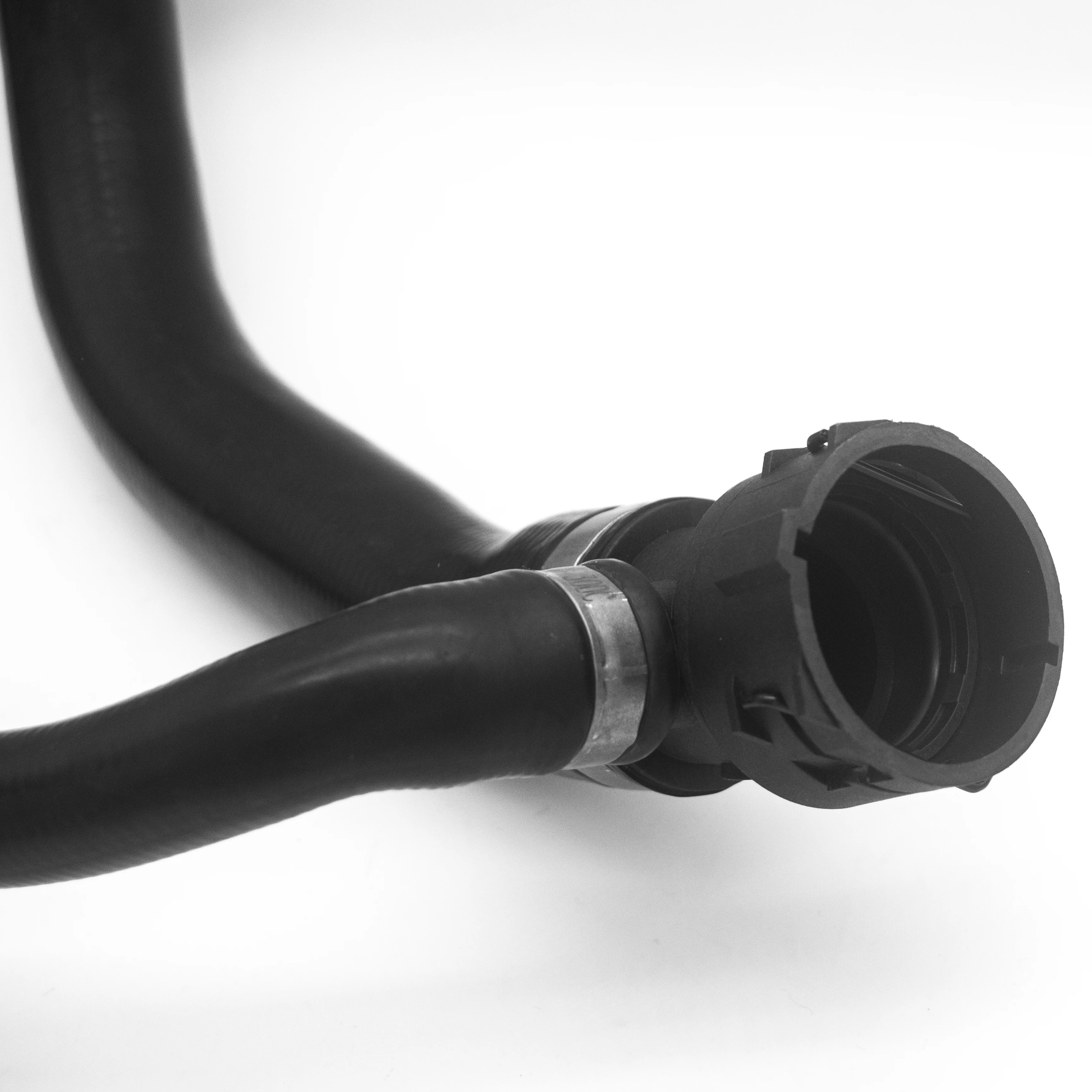

Top Radiator Hose Upper Coolant Water 17127535742 For BMW E65 E66 E67 740i 740Li 750i 750Li 17127535742 Free Shipping