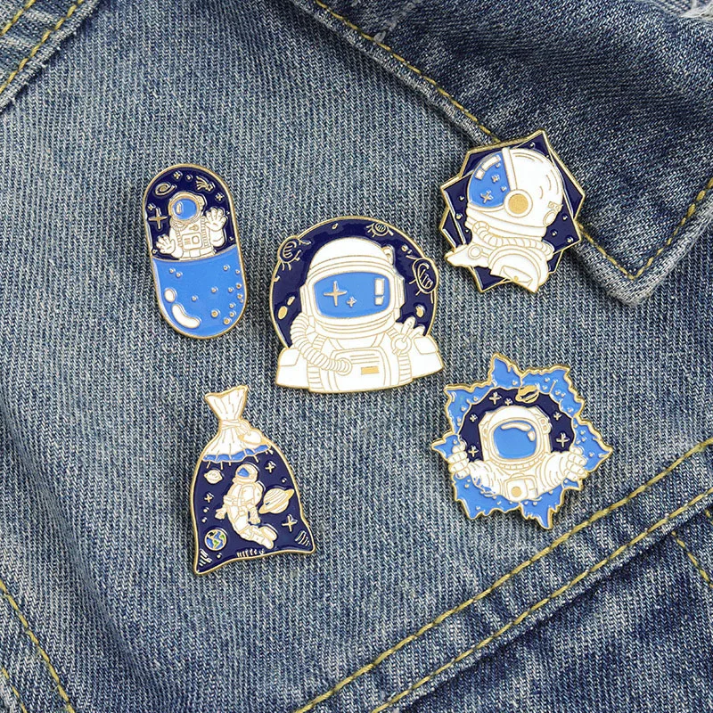 

Cartoon Astronaut Brooch Planet Spaceman All-match Pin For Coat Lapel Pin Women'S Brooches Jewelry Badges Pins