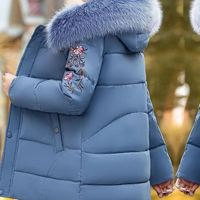 Женское пальто с капюшоном зимнее хлопковое на молнии длинным рукавом теплая