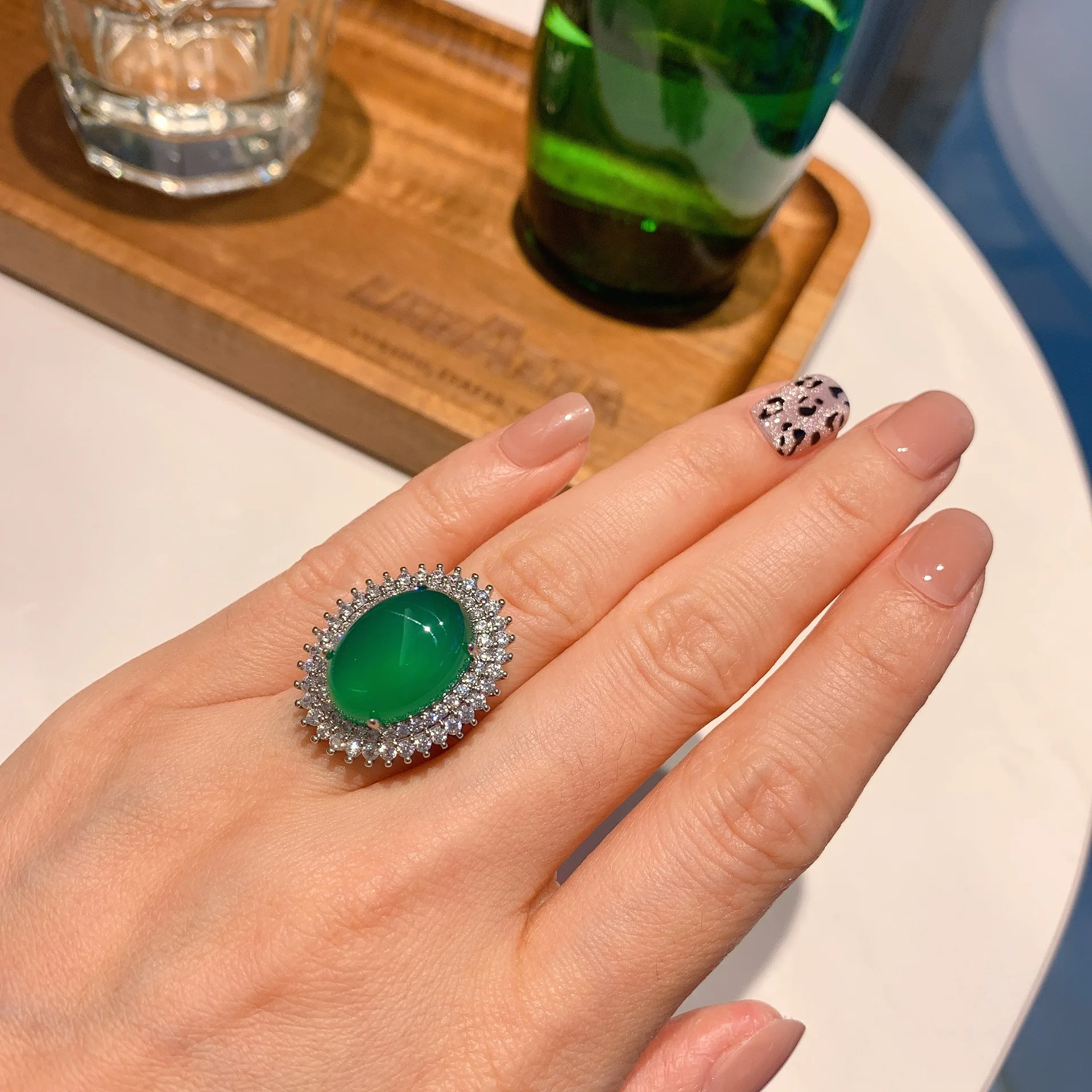 Женское кольцо с изумрудом 13 х18 дюймов |