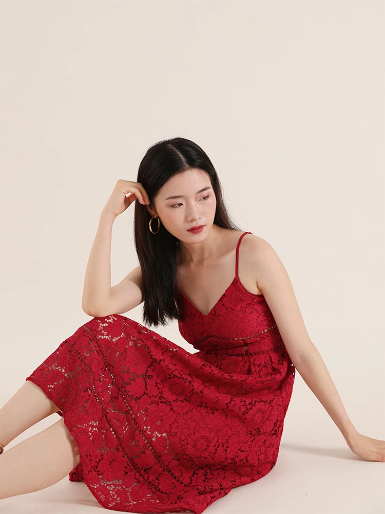 Белое Кружевное Платье женское вязанное крючком с v-образным вырезом бретельками