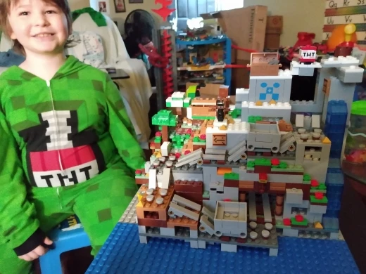 

Small Version Compatible My World with Multifuncational Building Blocks Table Mountain Cave Light Warhorse figures Bricks Toys