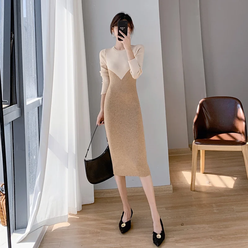 Женское трикотажное платье-свитер с круглым вырезом и длинными рукавами |