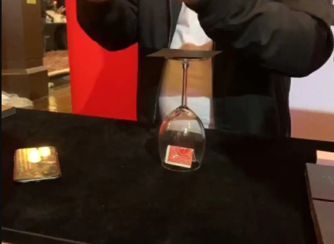 

Switch One by Christian Grace , Magic instruction,Magic Trick
