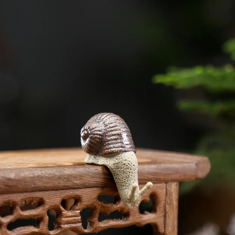 

T Ceramic Small Snail Ornaments Bonsai Micro Landscape Home Decoration Accessories for Living Room Tea Pets Desk Decorations