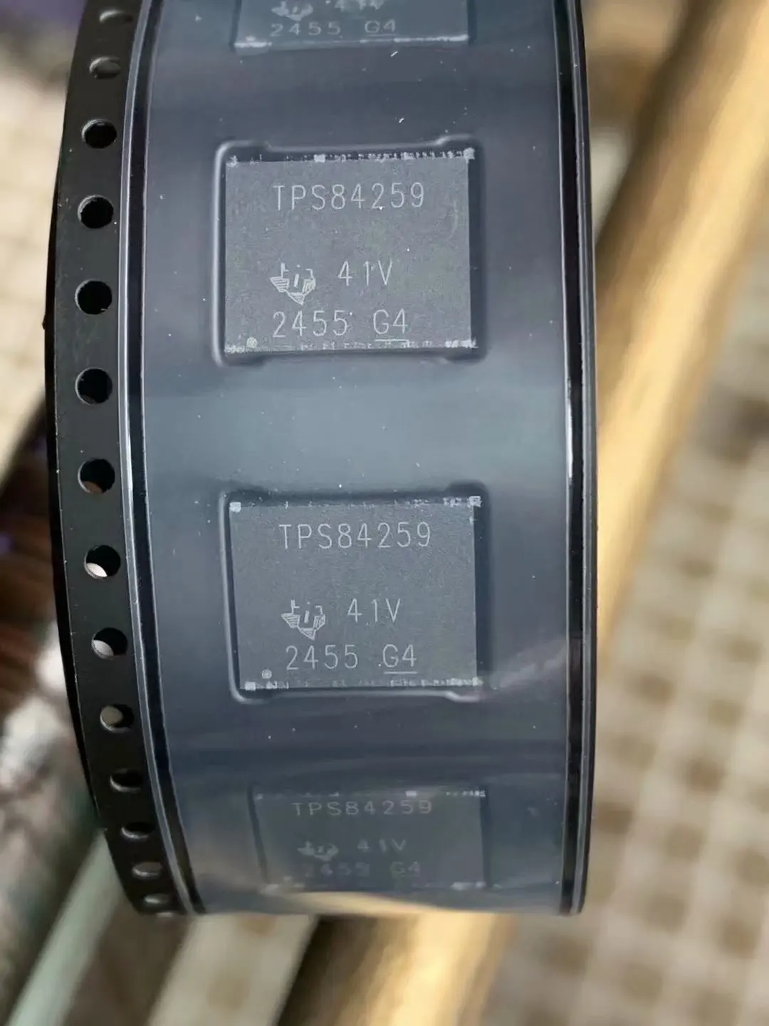 

TPS84259RKGR CONVERTER -3 TO -17V