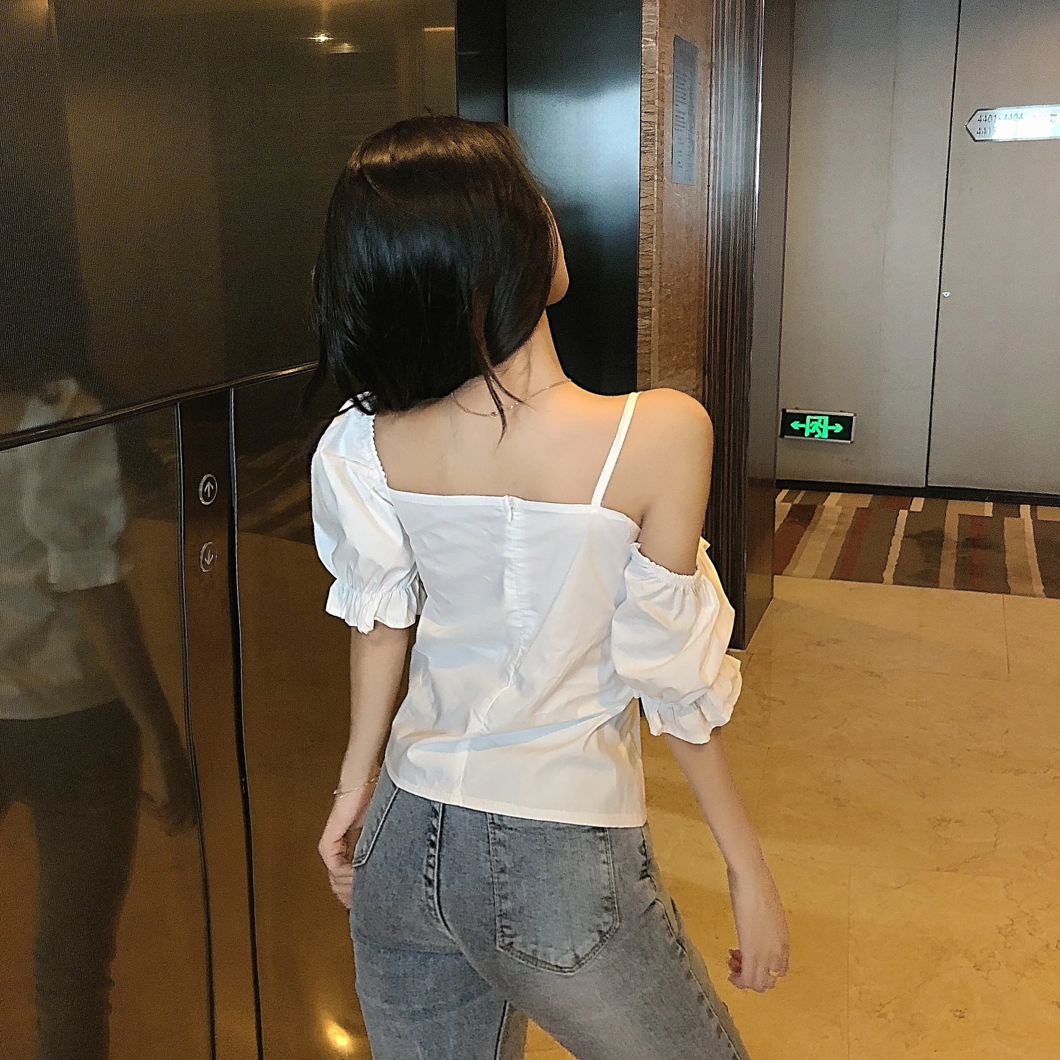 

Designer Fashion Brand Summer Asymmetric Women Tops Off Shoulder Blusa Vetement Femme Crop Top Shirts Fashion Brand Sexy New