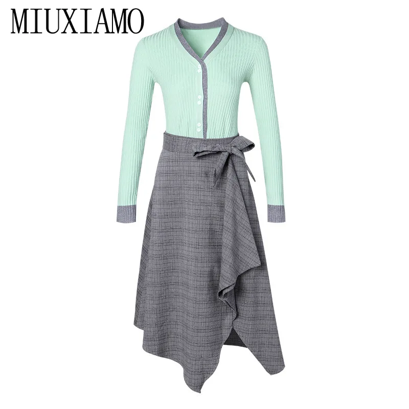 

MIUXIMAO 2019 Fall Suit Sets 2 Piece Europe Fashion O-Neck Full Sleeve Slim Sweater Top + Above Knee Skirt Winter Suit Vestidos