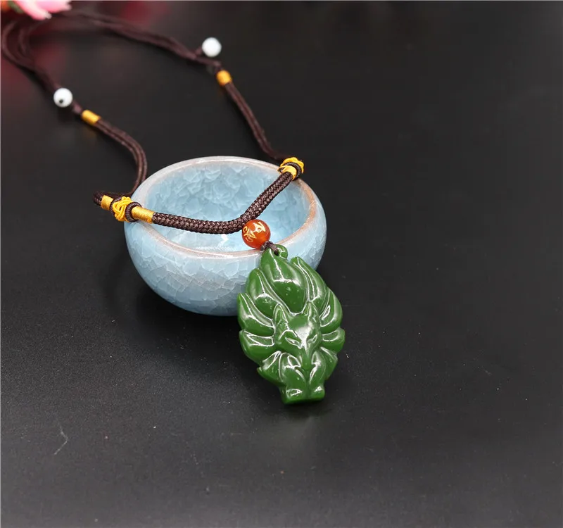 Ожерелье с подвеской из натуральной зеленой Нефритовой семихвостовой лисы