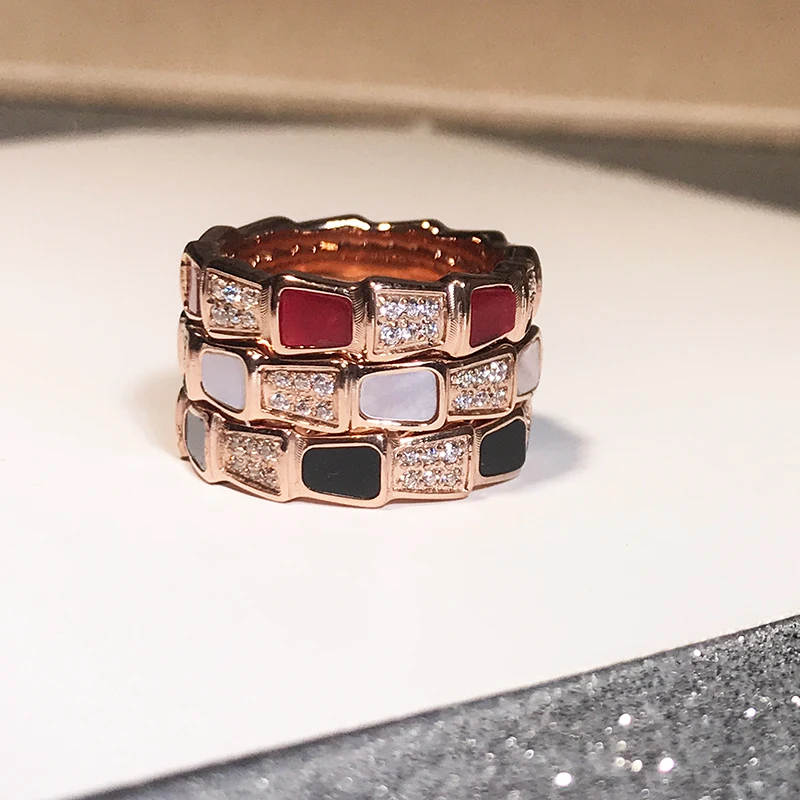 

Snake-shaped Ring Men and Women White Shell With Diamonds Titanium Steel 18 k Rose Gold Snake Bone Luxury Versatile Non-fade