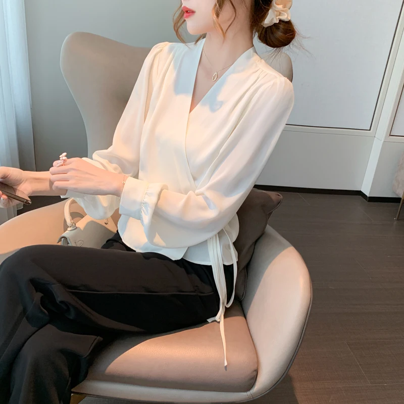 

Free shipping woman good quality feminina Women's vintage blouse fashion clothes 2020 v-neck white chiffon shirts female A6084