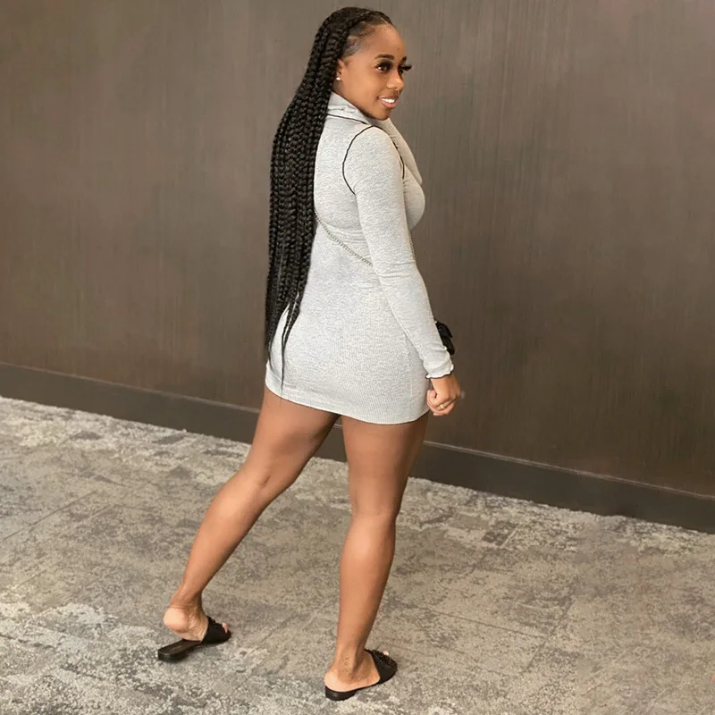 Женское трикотажное платье с капюшоном однотонное облегающее короткое длинным