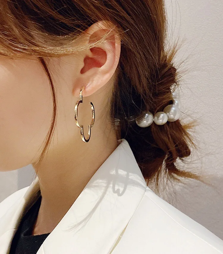 

Gold Hoops Earings Stainless Steel Clover Earrings For Women Easy To Match Lucky Clover V Big Round Fashion Jewelry Boho