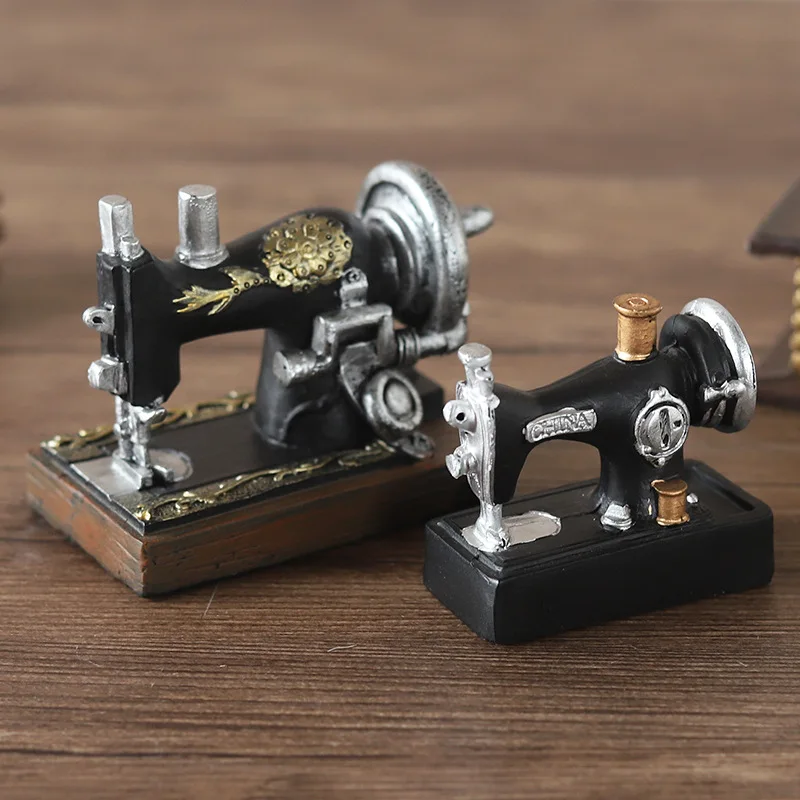 

European Retro Nostalgic Mini Sewing Machine Resin Ornaments Desktop Living Room Wine Cabinet Decorations Small Furnishings