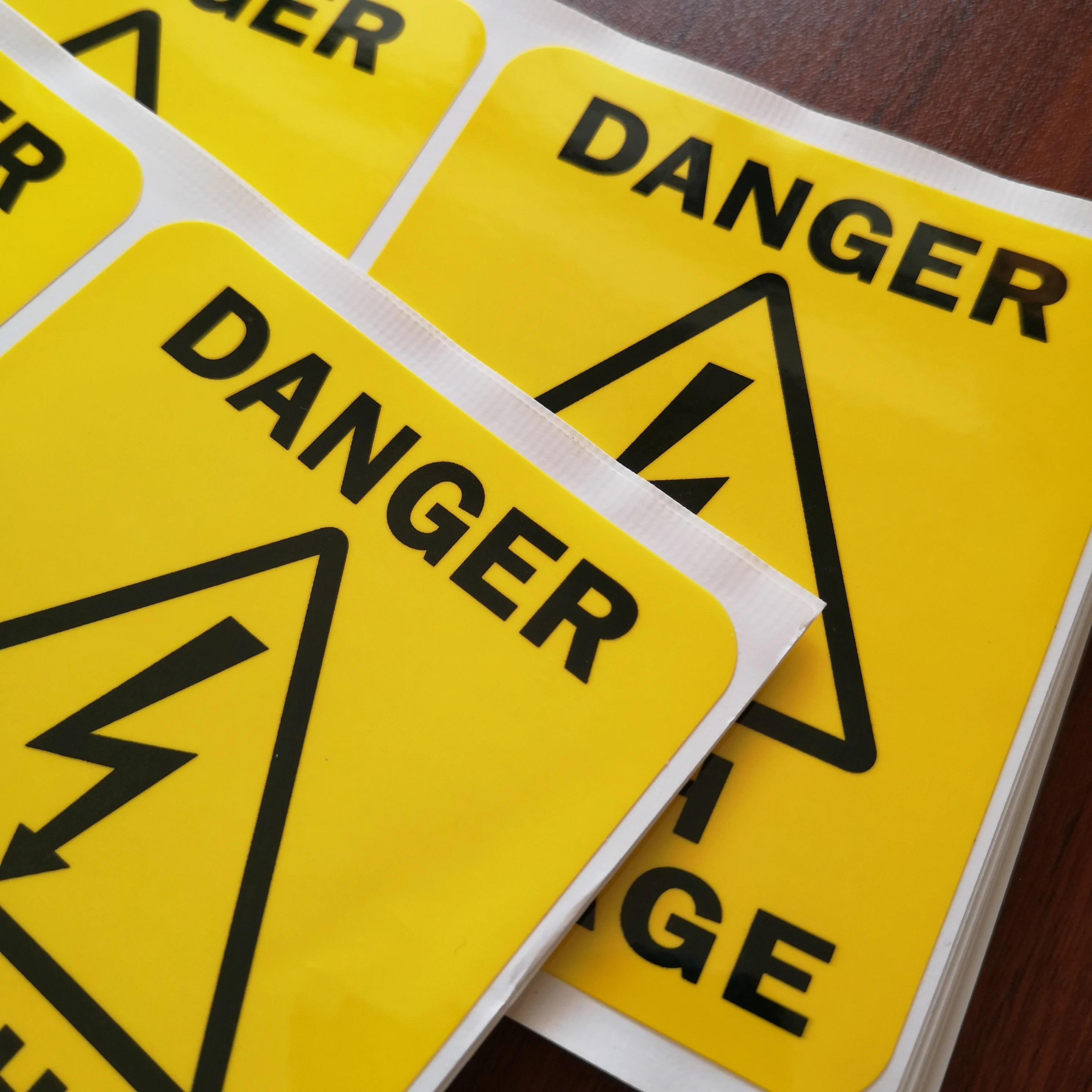 100 шт./лот 76x90 мм опасная водонепроницаемая ПВХ самоклеящаяся прочная наклейка